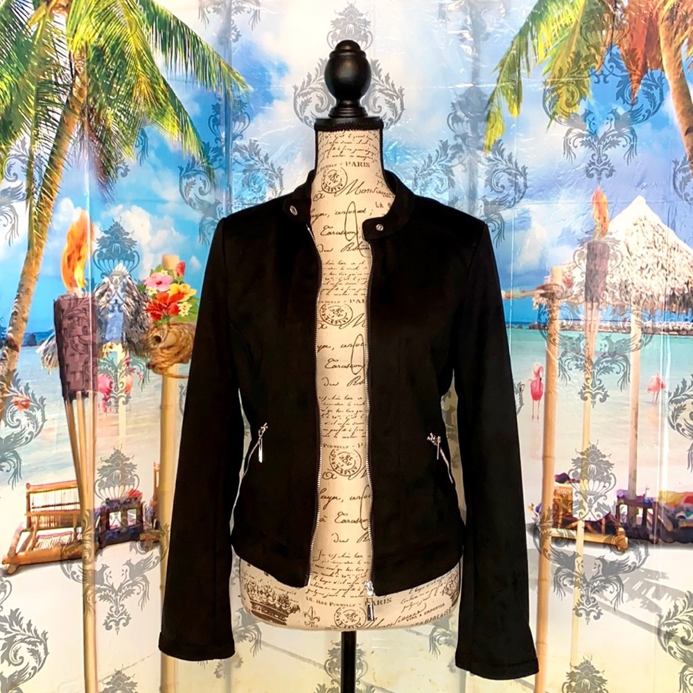 🍀 NWT! Gorgeous Black Seude Jacket!